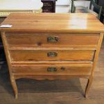 99 1028 CHEST OF DRAWERS